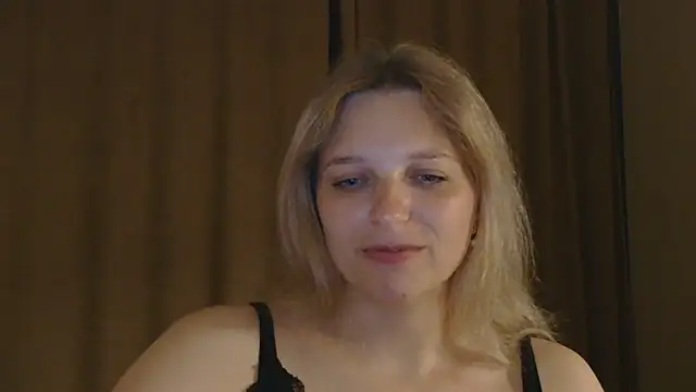 Snapshot of ElisSky301 chatting on June 2026 09:42:01 PM ElisSky301 online show from June 2026 09:42:01 PM