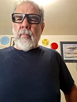Snapshot of pena633 chatting on May 2026 04:24:02 PM pena633 online show from May 2026 04:24:02 PM