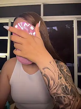 Beella1  online show from December 2025 11:38:02 AM