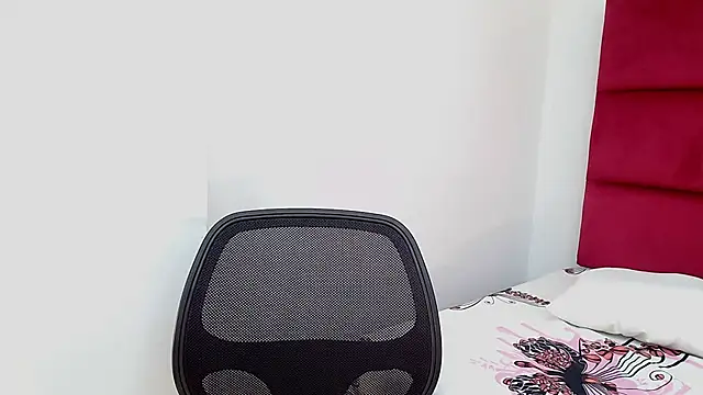 Snapshot of Flirty_Vibes chatting on November 2025 02:49:02 PM Flirty Vibes online show from November 2025 02:49:02 PM