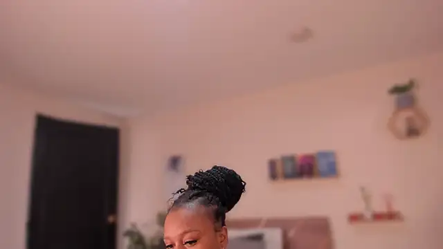 Snapshot of YariRose chatting on February 2026 02:27:02 PM YariRose online show from February 2026 02:27:02 PM