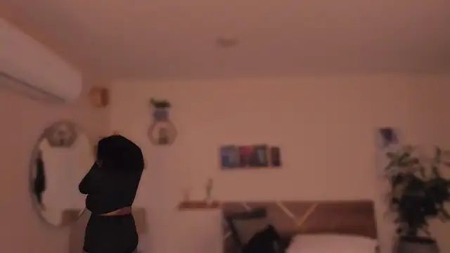 Snapshot of YariRose chatting on February 2026 02:01:02 PM YariRose online show from February 2026 02:01:02 PM