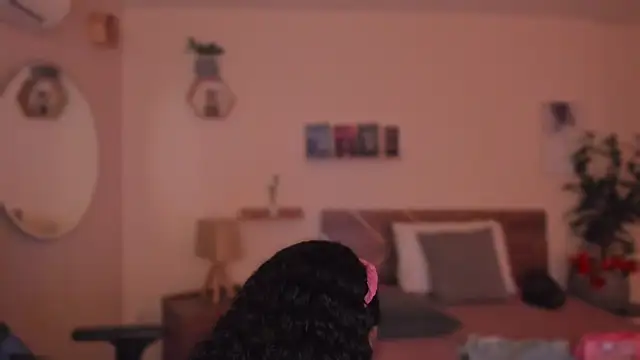 Snapshot of YariRose chatting on February 2026 01:51:02 PM YariRose online show from February 2026 01:51:02 PM