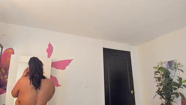 Snapshot of YariRose chatting on March 2026 02:24:01 PM YariRose online show from March 2026 02:24:01 PM