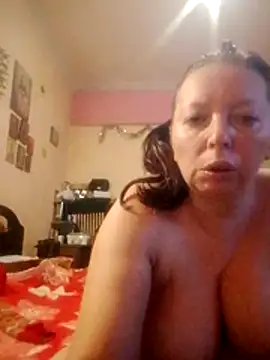 Snapshot of Mairi702 chatting on November 2025 09:05:02 PM Mairi702 online show from November 2025 09:05:02 PM