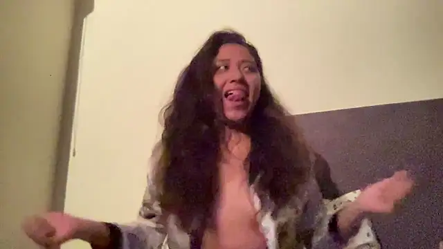 Kmiii21 online show from November 2025 06:58:02 AM