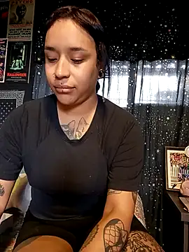 Isis Bathory online show from November 2025 03:57:02 PM