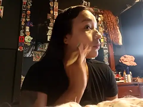 Isis Bathory online show from November 2025 02:31:02 PM