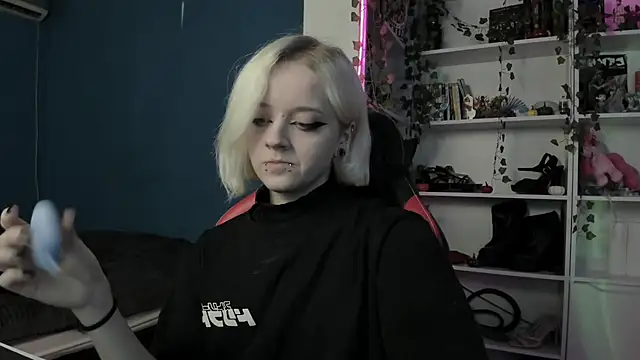 Holy Mistress S online show from November 2025 09:30:01 AM