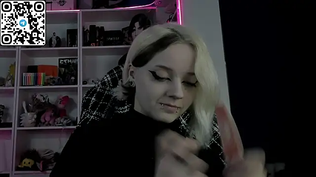 Snapshot of Holy_Mistress_S chatting on April 2026 09:12:01 AM Holy Mistress S online show from April 2026 09:12:01 AM