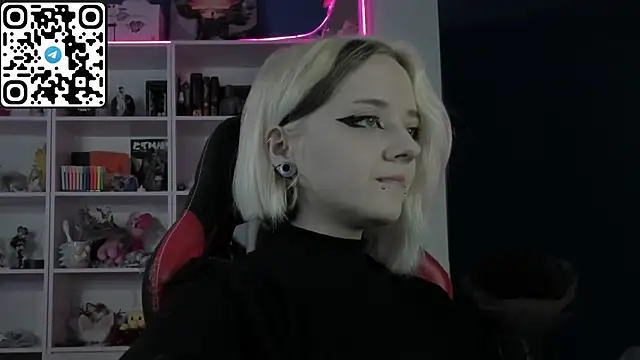 Snapshot of Holy_Mistress_S chatting on May 2026 08:44:01 AM Holy Mistress S online show from May 2026 08:44:01 AM