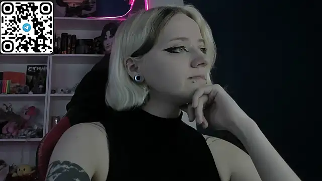 Snapshot of Holy_Mistress_S chatting on May 2026 08:22:01 AM Holy Mistress S online show from May 2026 08:22:01 AM