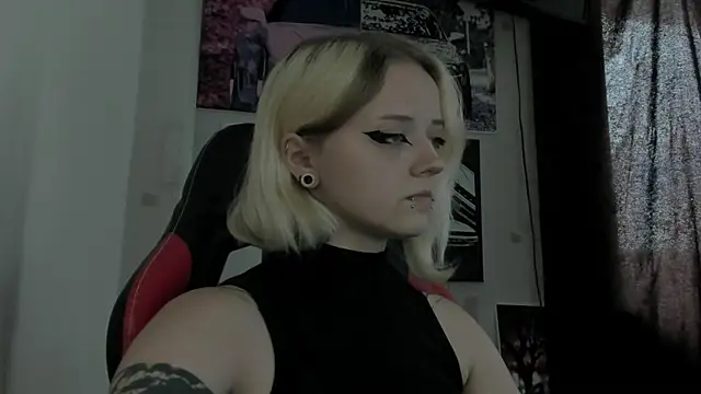 Snapshot of Holy_Mistress_S chatting on July 2026 07:27:02 AM Holy Mistress S online show from July 2026 07:27:02 AM