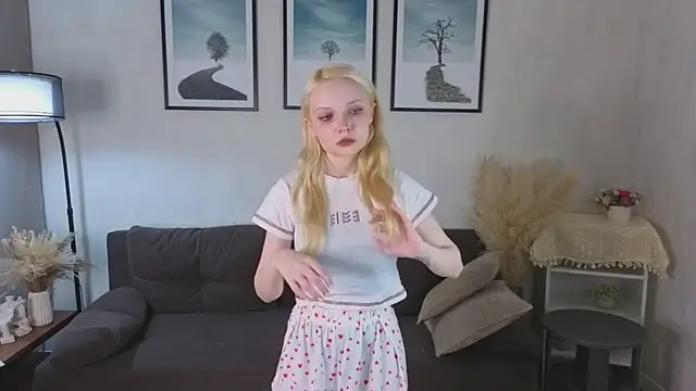 Snapshot of IraYounce chatting on October 2025 01:19:02 AM IraYounce online show from October 2025 01:19:02 AM