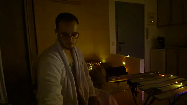 Snapshot of VenyxTrend chatting on November 2025 05:13:01 PM VenyxTrend online show from November 2025 05:13:01 PM