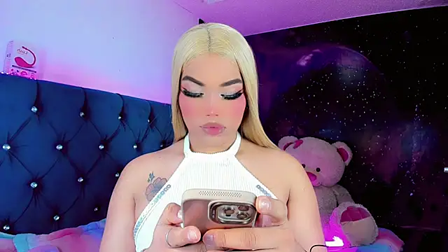 Snapshot of Alannys_xHotx chatting on February 2026 04:30:01 AM Alannys xHotx online show from February 2026 04:30:01 AM