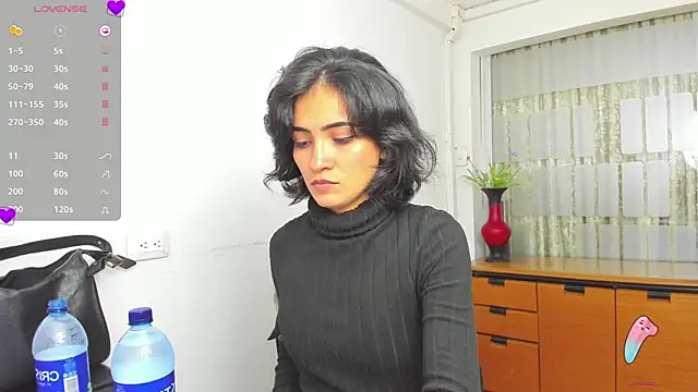 chloehanna online show from November 2025 06:07:02 PM