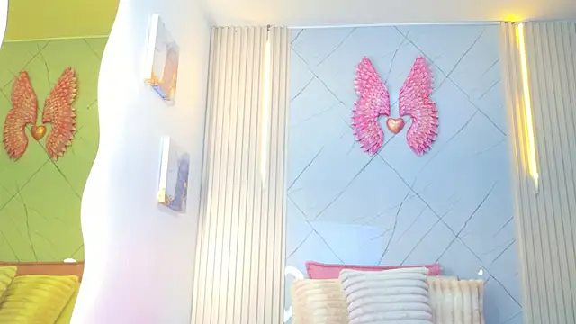 Sara swift9 online show from November 2025 08:03:01 PM