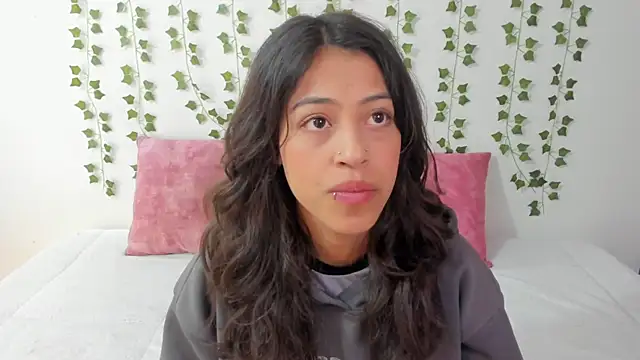 emily jonessxx online show from February 2026 06:14:01 PM