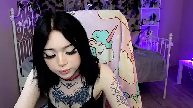 Emma Kirks online show from November 2025 11:01:02 AM