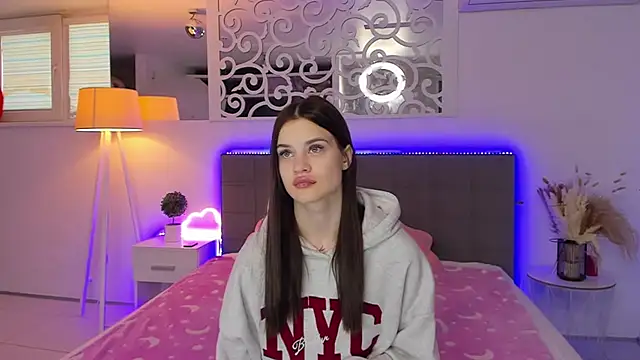 LuisaClover online show from January 2026 01:05:02 PM