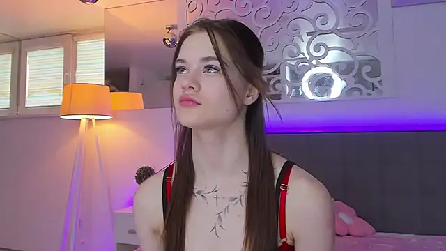 LuisaClover online show from March 2026 01:28:01 PM