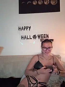 AlyssaSchwarz online show from October 2025 06:42:02 PM