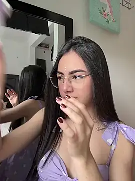 IslaCole online show from October 2025 06:43:01 PM