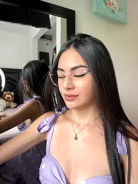 IslaCole online show from November 2025 08:09:02 PM