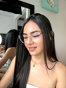 IslaCole online show from November 2025 09:36:02 PM