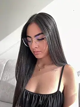 IslaCole online show from April 2026 08:55:01 PM