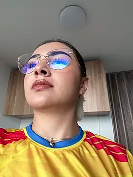 Snapshot of IslaCole chatting on June 2026 09:49:02 PM IslaCole online show from June 2026 09:49:02 PM