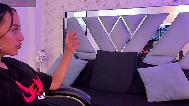 samaris smith online show from November 2025 03:07:01 AM