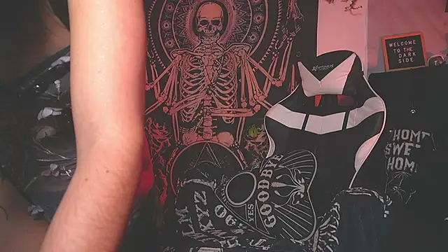 Dalia Vorhees online show from December 2025 01:34:01 AM