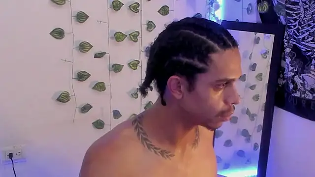 Snapshot of aaron_play chatting on November 2025 01:33:01 PM aaron play online show from November 2025 01:33:01 PM