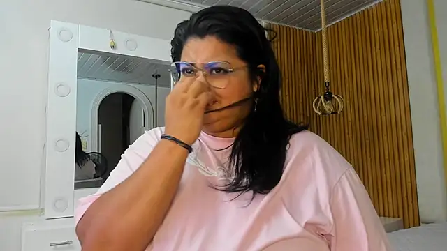 Hanna curvy  online show from November 2025 12:00:02 PM