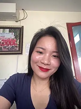 Snapshot of Bee_Yellow00 chatting on April 2026 02:47:02 AM Bee Yellow00 online show from April 2026 02:47:02 AM