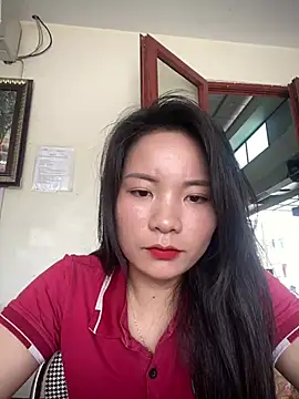 Snapshot of Bee_Yellow00 chatting on April 2026 02:51:02 AM Bee Yellow00 online show from April 2026 02:51:02 AM