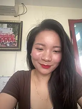 Snapshot of Bee_Yellow00 chatting on April 2026 03:41:01 AM Bee Yellow00 online show from April 2026 03:41:01 AM
