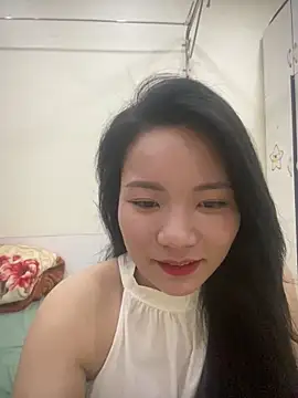 Snapshot of Bee_Yellow00 chatting on April 2026 04:59:02 AM Bee Yellow00 online show from April 2026 04:59:02 AM