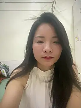 Snapshot of Bee_Yellow00 chatting on May 2026 04:41:02 AM Bee Yellow00 online show from May 2026 04:41:02 AM