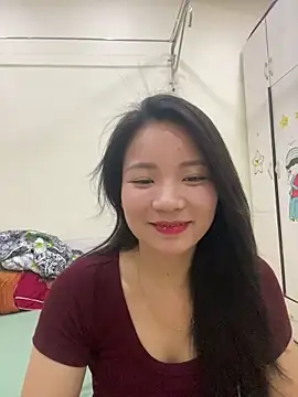 Snapshot of Bee_Yellow00 chatting on May 2026 04:40:01 AM Bee Yellow00 online show from May 2026 04:40:01 AM