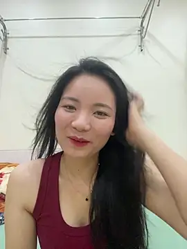 Snapshot of Bee_Yellow00 chatting on May 2026 04:51:01 AM Bee Yellow00 online show from May 2026 04:51:01 AM