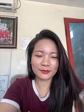 Snapshot of Bee_Yellow00 chatting on May 2026 04:19:01 AM Bee Yellow00 online show from May 2026 04:19:01 AM