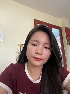 Snapshot of Bee_Yellow00 chatting on June 2026 04:26:02 AM Bee Yellow00 online show from June 2026 04:26:02 AM