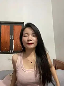 Snapshot of Bee_Yellow00 chatting on June 2026 03:53:02 AM Bee Yellow00 online show from June 2026 03:53:02 AM