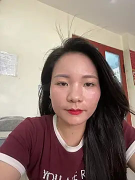 Snapshot of Bee_Yellow00 chatting on June 2026 04:26:02 AM Bee Yellow00 online show from June 2026 04:26:02 AM