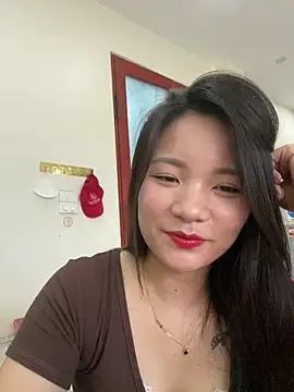 Snapshot of Bee_Yellow00 chatting on July 2026 04:25:01 AM Bee Yellow00 online show from July 2026 04:25:01 AM