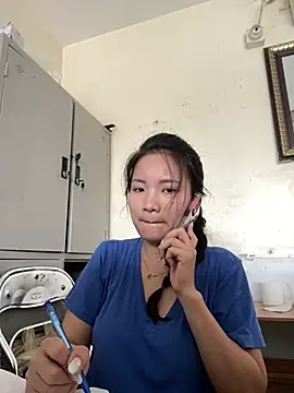 Snapshot of Bee_Yellow00 chatting on July 2026 02:38:01 AM Bee Yellow00 online show from July 2026 02:38:01 AM