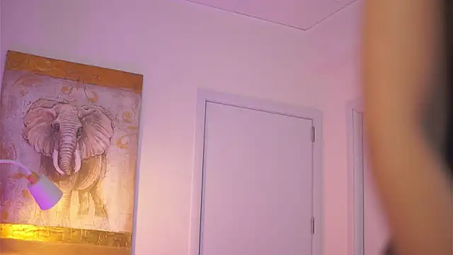 Snapshot of Aisha_Bee chatting on May 2026 09:25:02 AM Aisha Bee online show from May 2026 09:25:02 AM